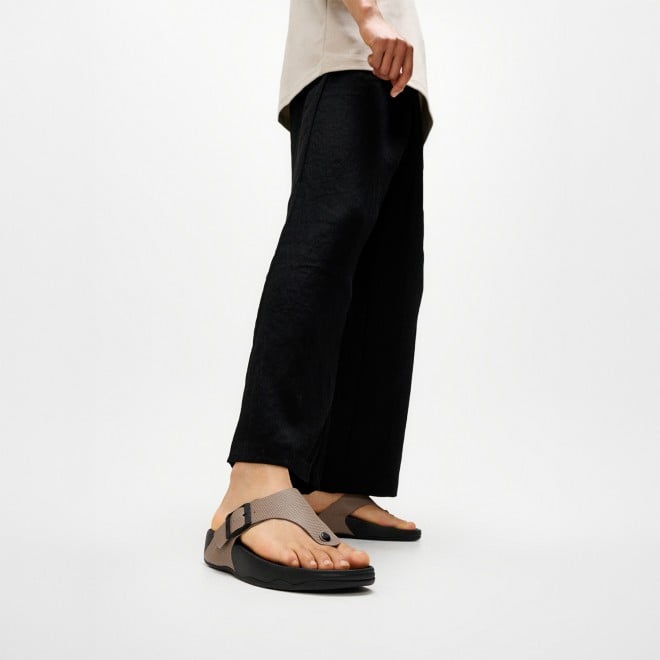 Fitflop Trakk Mens Buckle Embossed-Leather T-Post Sandals (SKU: 338-420-20-7)