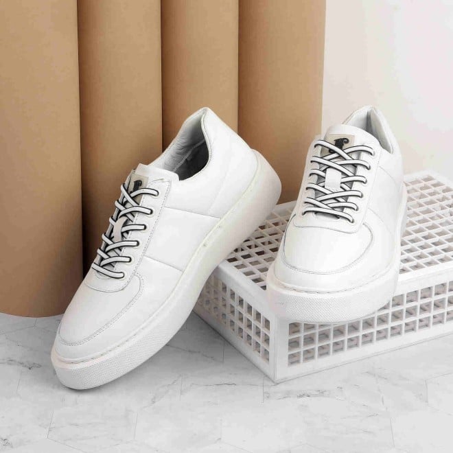 Mochi Men White Casual Sneakers (SKU: 14-824-16-40)