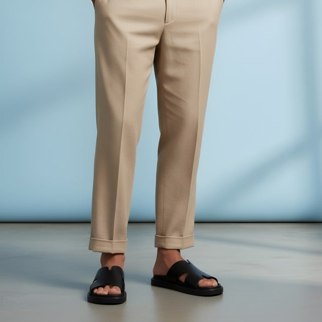 Mochi Men Black Casual Slippers (SKU: 16-1323-11-40)