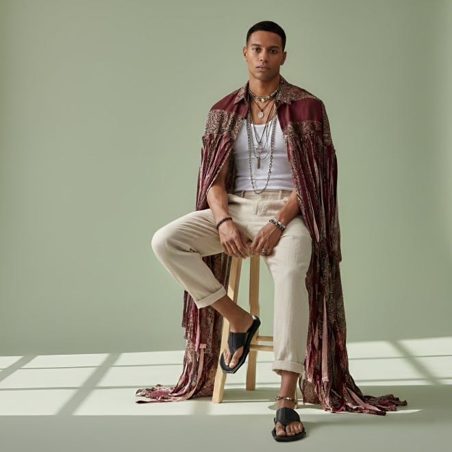 Mochi Men Black Casual Slippers (SKU: 16-1325-11-40)