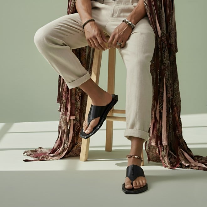 Mochi Men Black Casual Slippers (SKU: 16-1325-11-40)