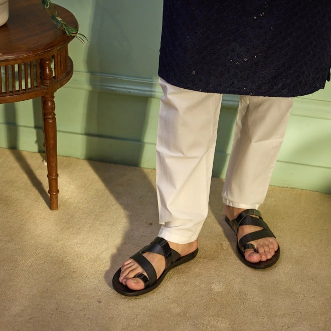 Mochi Men Black Casual Slippers (SKU: 16-870-11-40)