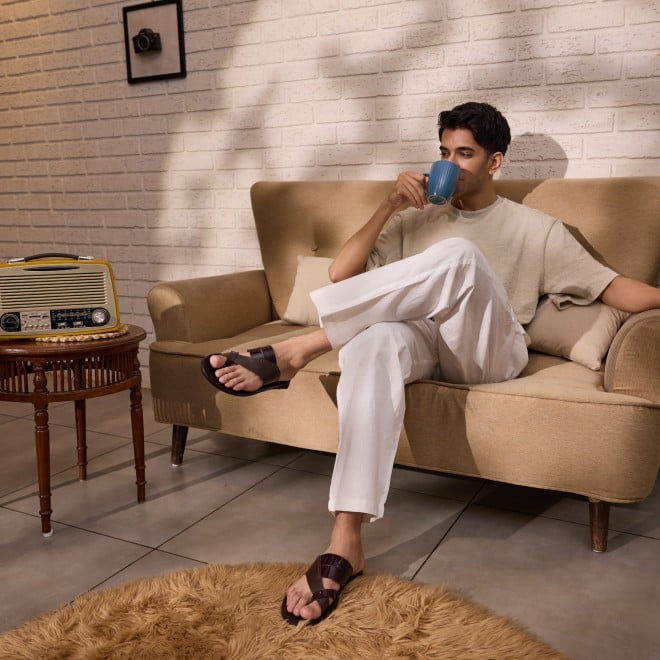 Mochi Men Brown Casual Slippers