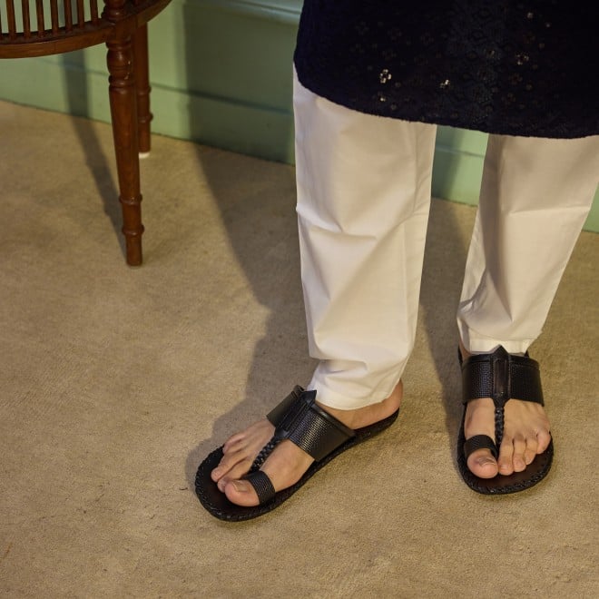 Mochi Men Black Casual Sandals (SKU: 16-955-11-40)