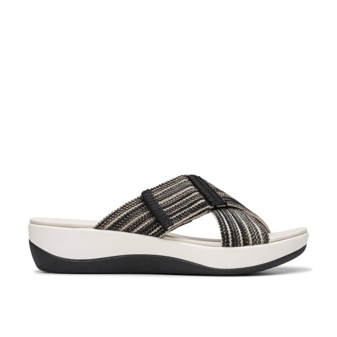 Clarks Women White-black Casual Slippers