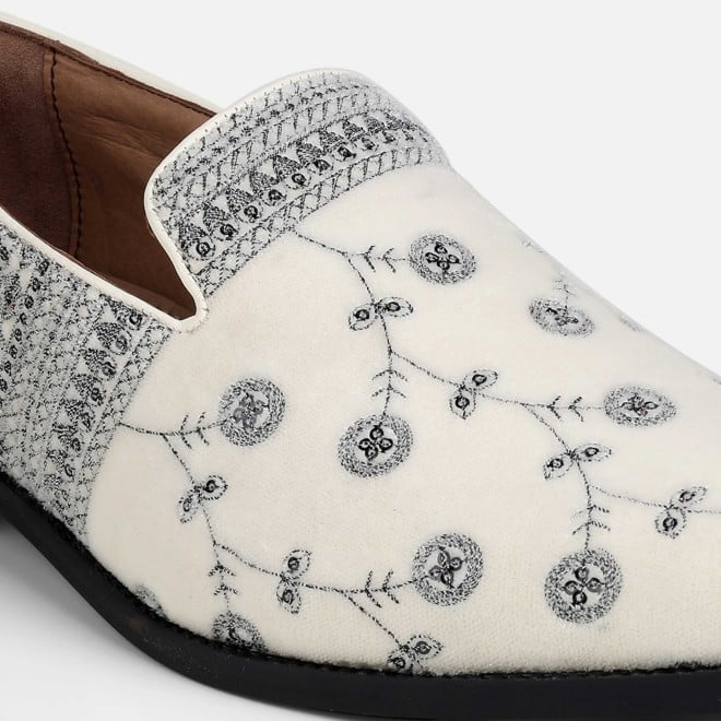 Mochi Men Beige Ethnic Jutis (SKU: 18-1133-20-40)