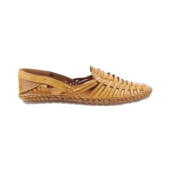 Buy Mochi Men Beige Ethnic Jutis Online | SKU: 18-1351-20-40 – Mochi Shoes