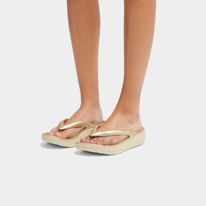 Fitflop Relieff Metallic Recovery Toe-Post Sandals (SKU: 228-380-15-3)