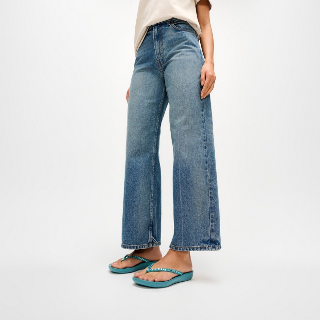 Fitflop Iqushion Multi-Crystal Ergonomic Flip-Flops (SKU: 228-414-45-3)