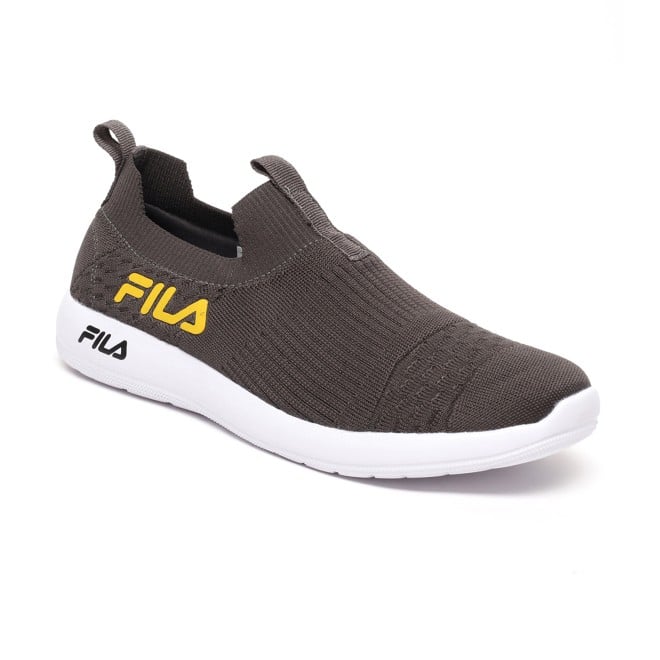 Fila slide store on sneakers