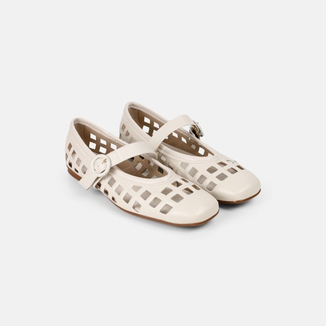 Mochi Women Off-white Casual Ballerinas (SKU: 31-1092-66-37)