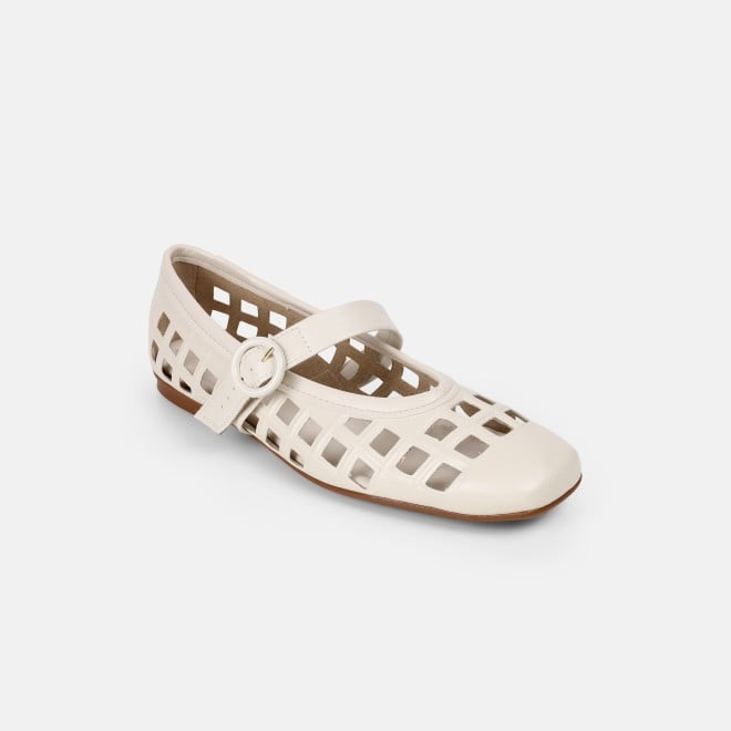 Mochi Women Off-white Casual Ballerinas (SKU: 31-1092-66-37)
