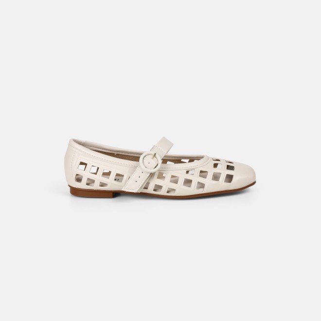 Mochi Women Off-white Casual Ballerinas (SKU: 31-1092-66-37)