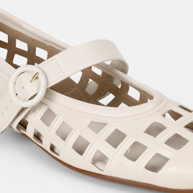 Mochi Women Off-white Casual Ballerinas (SKU: 31-1092-66-37)