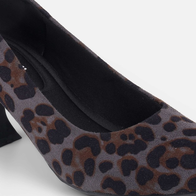 Mochi Women Black Casual Pumps (SKU: 31-1158-11-36)