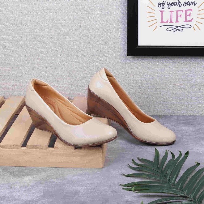 Mochi Women Beige Casual Ballerinas (SKU: 31-335-20-38)