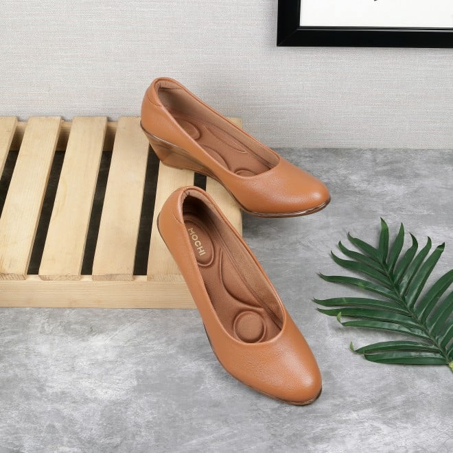 Mochi Women Tan Casual Ballerinas