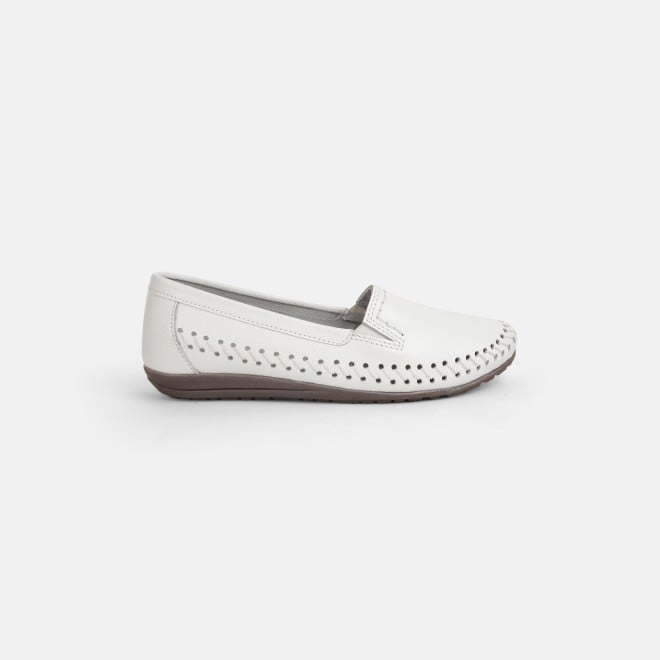 Mochi Women White Casual Ballerinas (SKU: 31-4737-16-36)