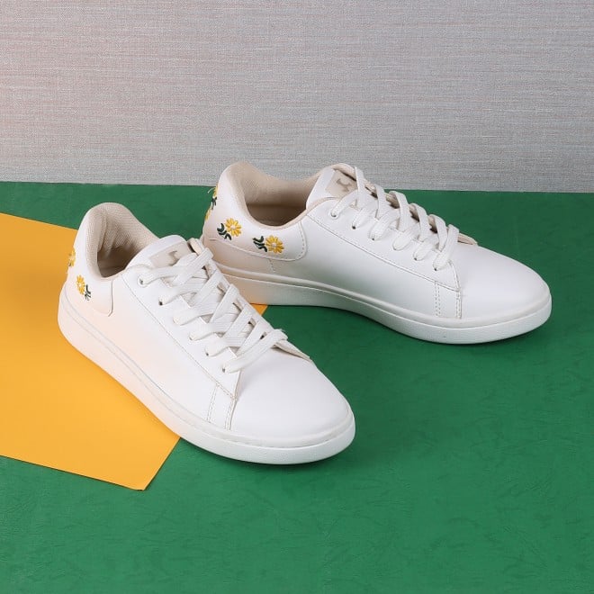 Mochi Women White Casual Sneakers