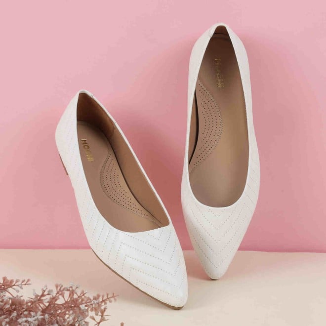 Mochi Women White Casual Ballerinas