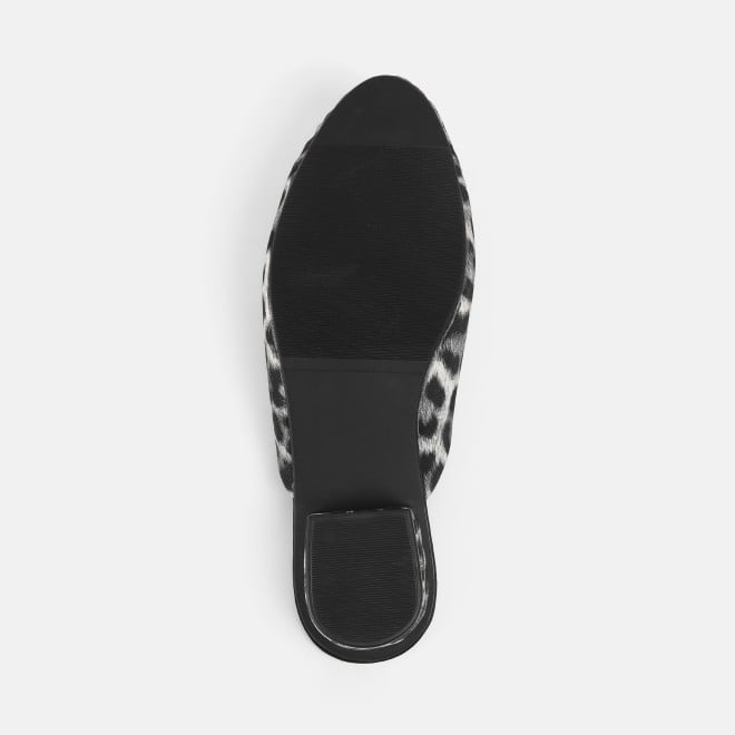 Mochi Women Black Casual Slip Ons (SKU: 31-847-11-36)