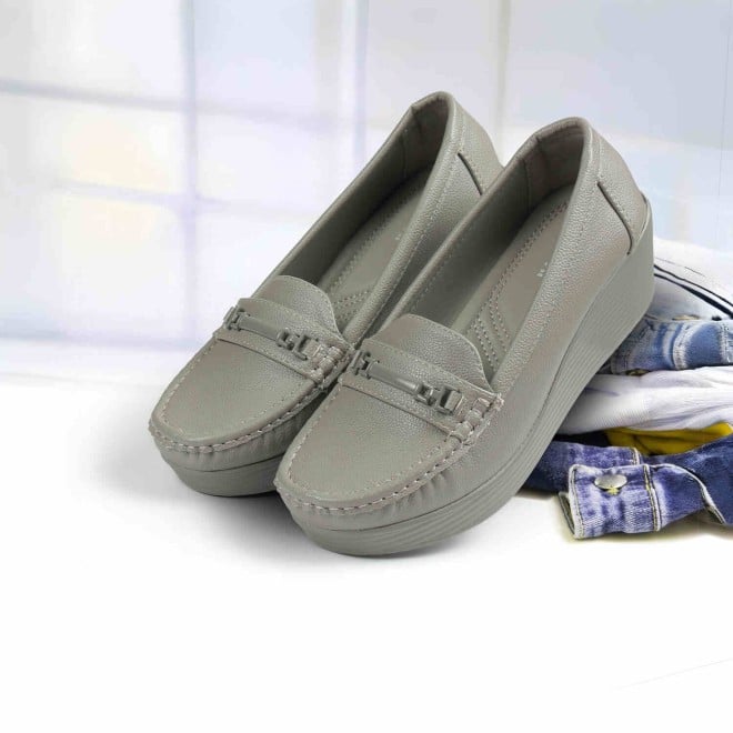 Mochi Women Grey Casual Loafers
