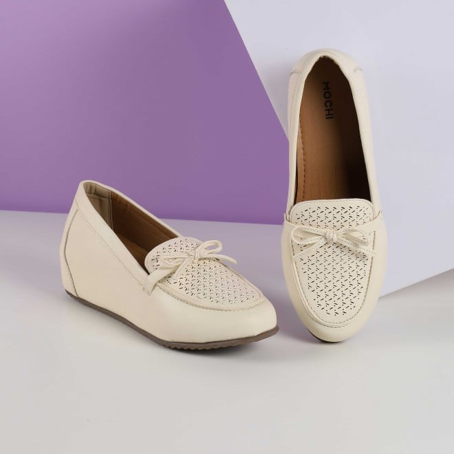 Mochi Women Off-white Casual Ballerinas