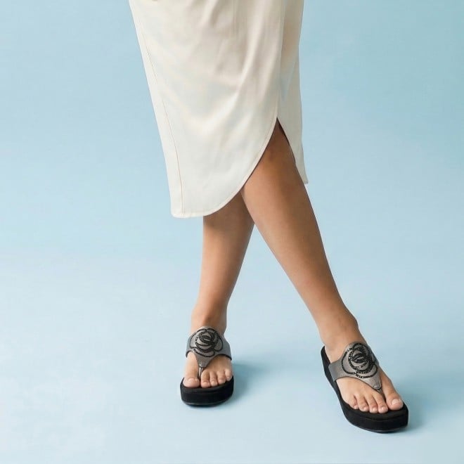 Mochi Women Black Casual Slip Ons (SKU: 32-1582-11-36)