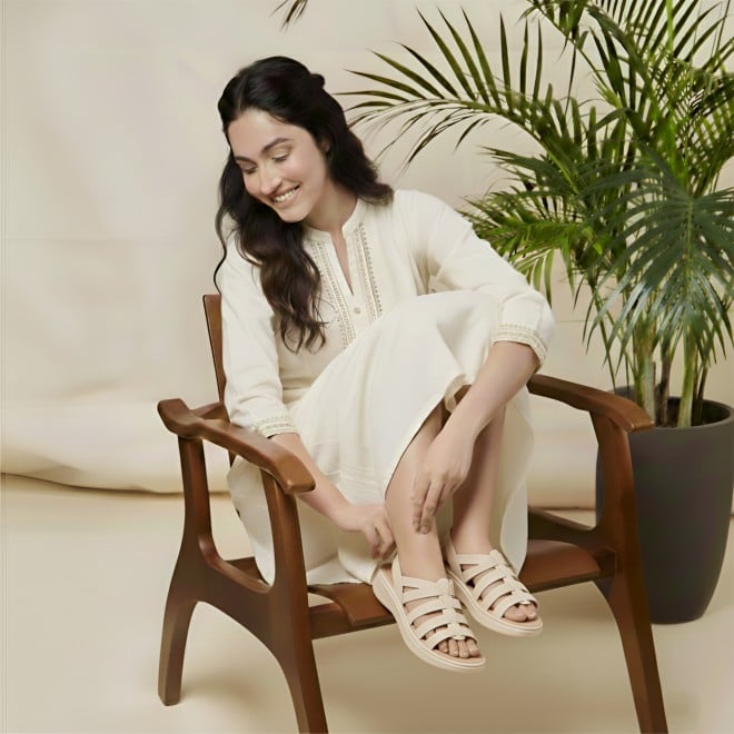 Mochi Women Off-white Casual Sandals (SKU: 33-1227-66-36)