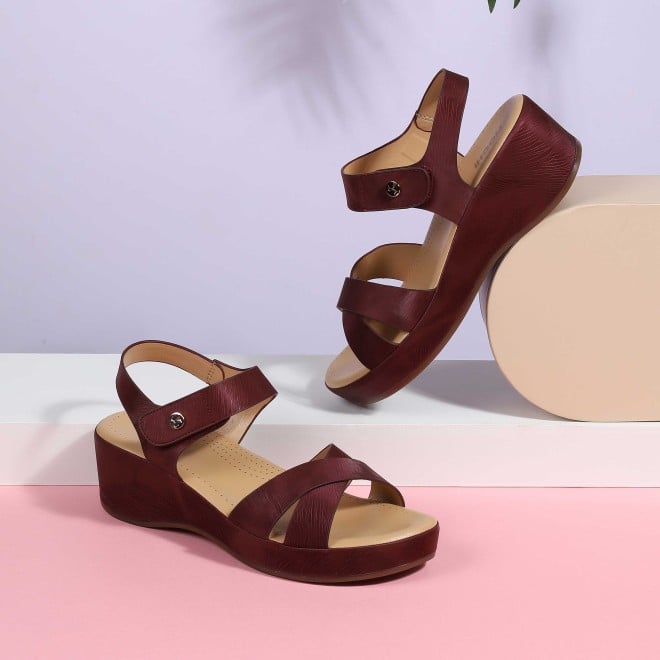 Mochi Women Maroon Casual Comfort