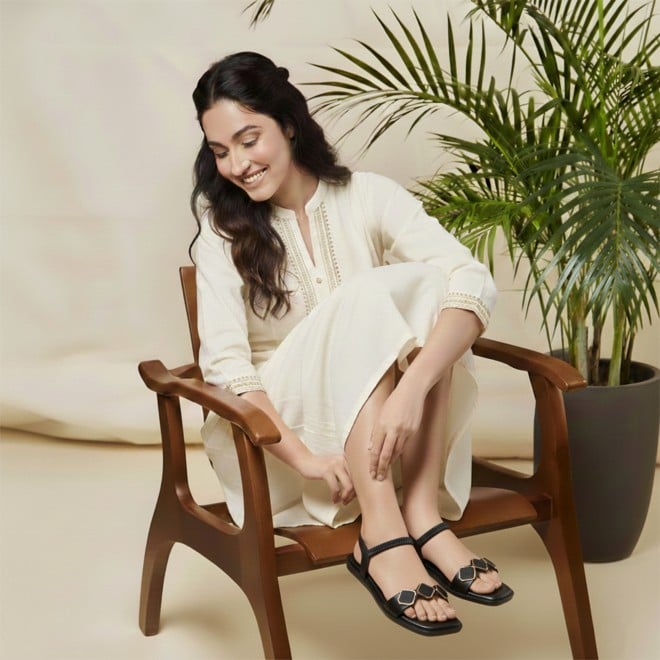 Mochi Women Black Casual Sandals (SKU: 33-1341L-11-42)