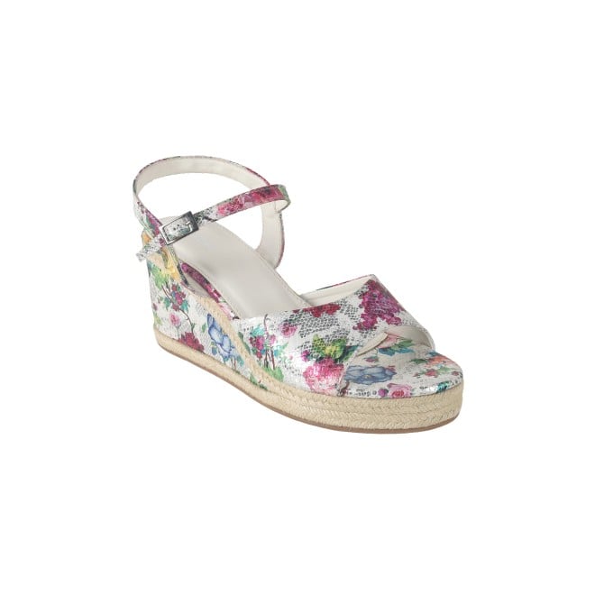 Mochi Women White Casual Sandals