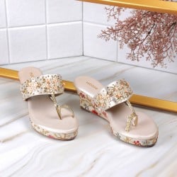 Women Gold Ethnic Slippers