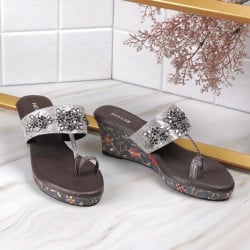 Women Gun-metal Ethnic Slippers