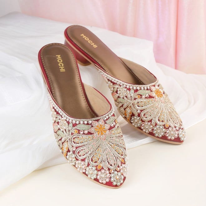 Mochi Women Maroon Wedding Jutis