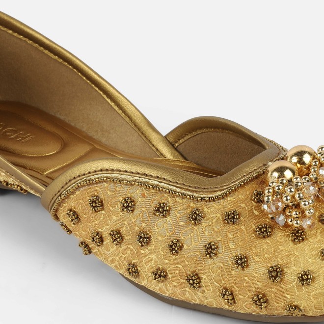 Mochi Women Gold Ethnic Jutis (SKU: 35-2516-15-36)