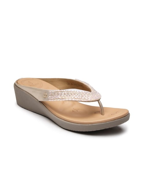 Von Wellx Women Gold Casual Slippers