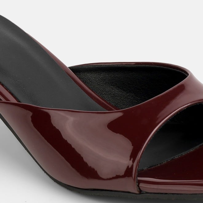 Mochi Women Maroon Casual Slip Ons (SKU: 40-2476-44-36)