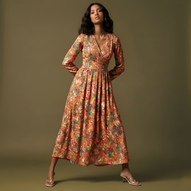 Mochi Women Gold Casual Slip Ons (SKU: 40-474-15-36)