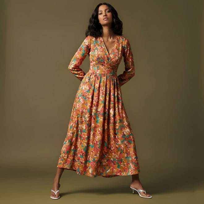 Mochi Women White Casual Slip Ons (SKU: 40-483-16-36)