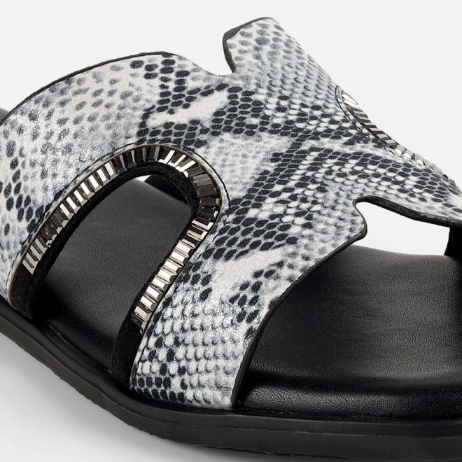 Mochi Women Black Casual Slip Ons (SKU: 41-517L-11-42)