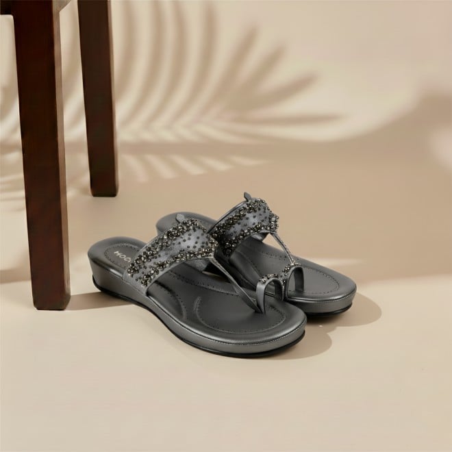 Mochi Women Gun-metal Ethnic Kolhapuris