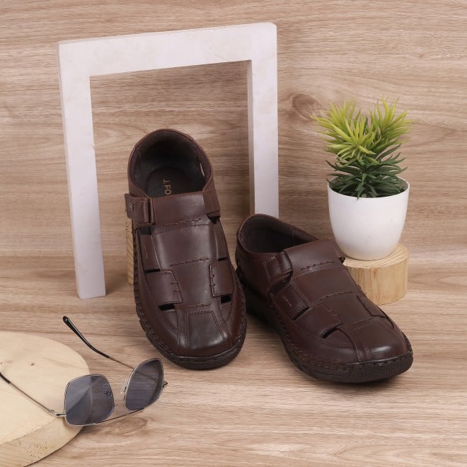 Mochi Men Brown Casual Sandals