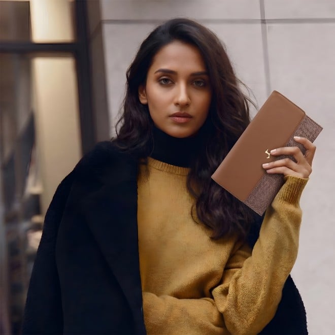 Mochi Women Brown Clutch (SKU: 66-1057-12-10) Mochi Women Brown Clutch (SKU: 66-1057-12-10)