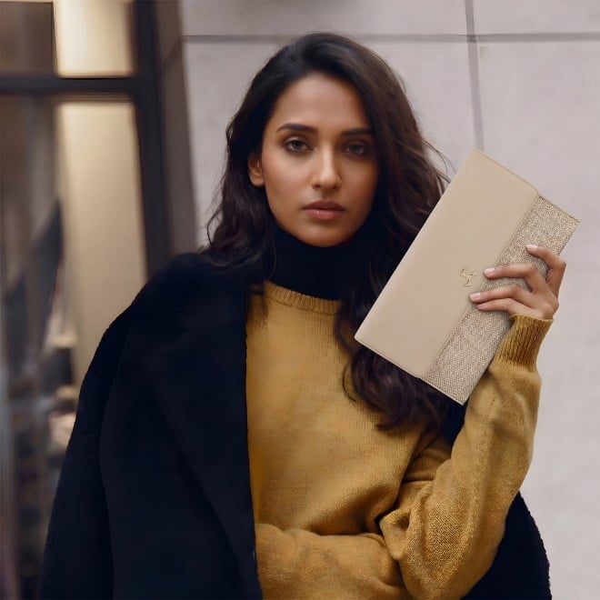 Mochi Women Beige Clutch (SKU: 66-1057-20-10)