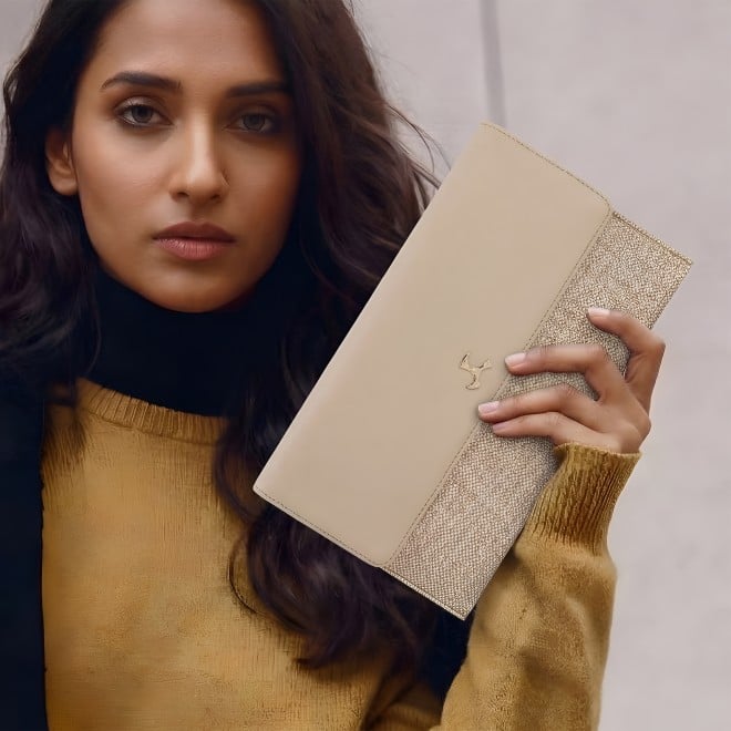 Mochi Women Beige Clutch (SKU: 66-1057-20-10)