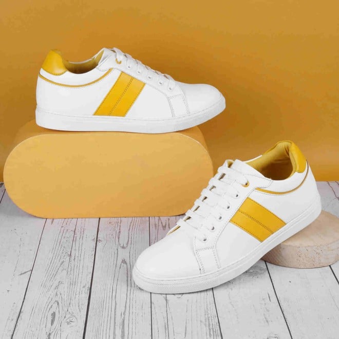 Mochi Men White Casual Sneakers (SKU: 71-131-16-40)