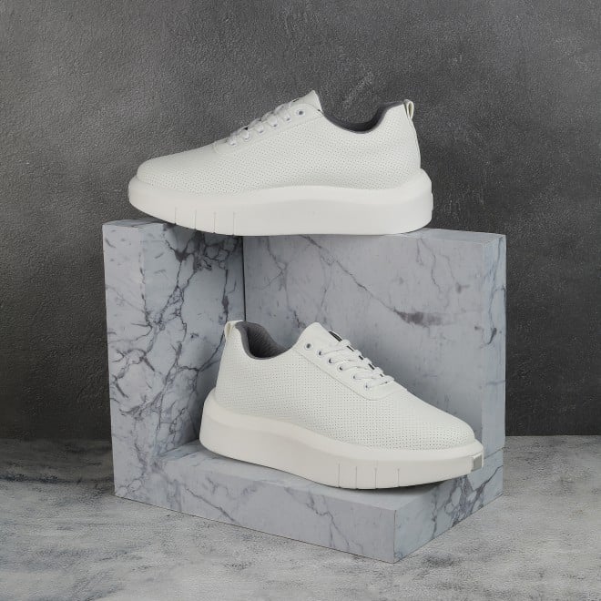 Mochi Men White Casual Sneakers