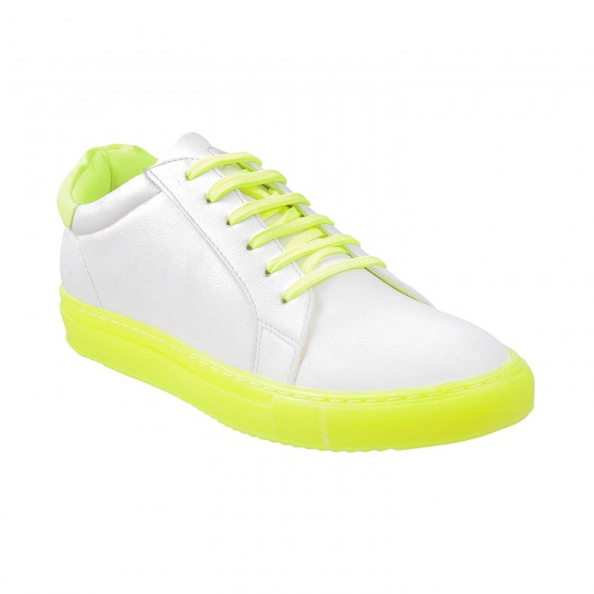Mochi White Casual Sneakers
