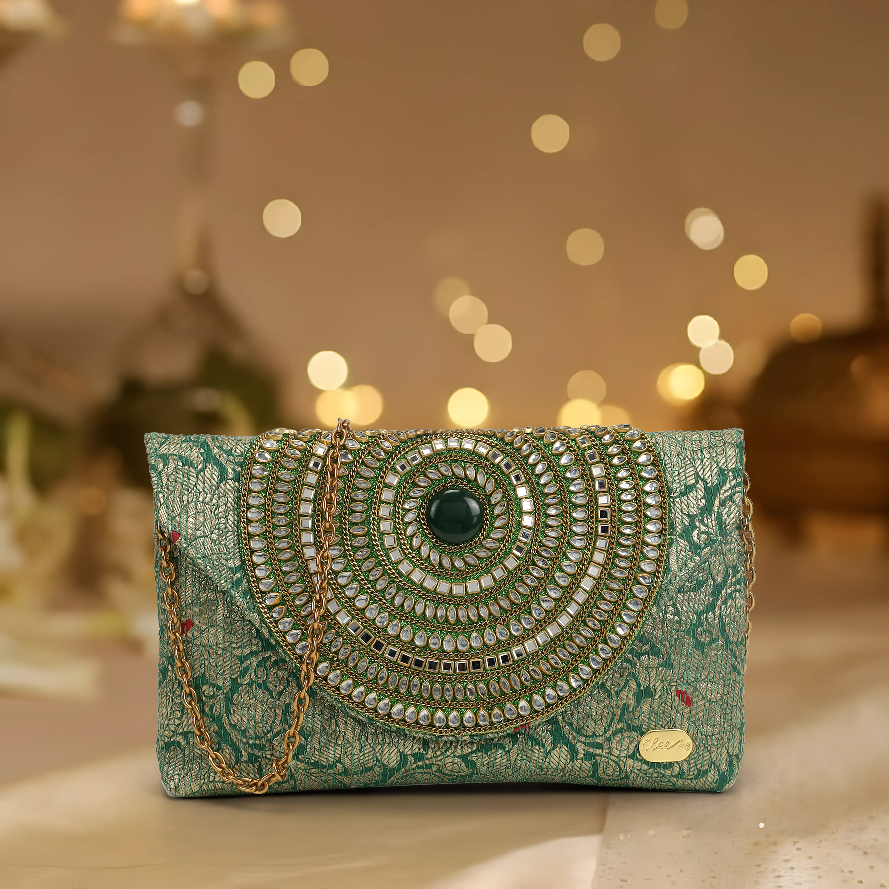Cheemo Women Green Clutch